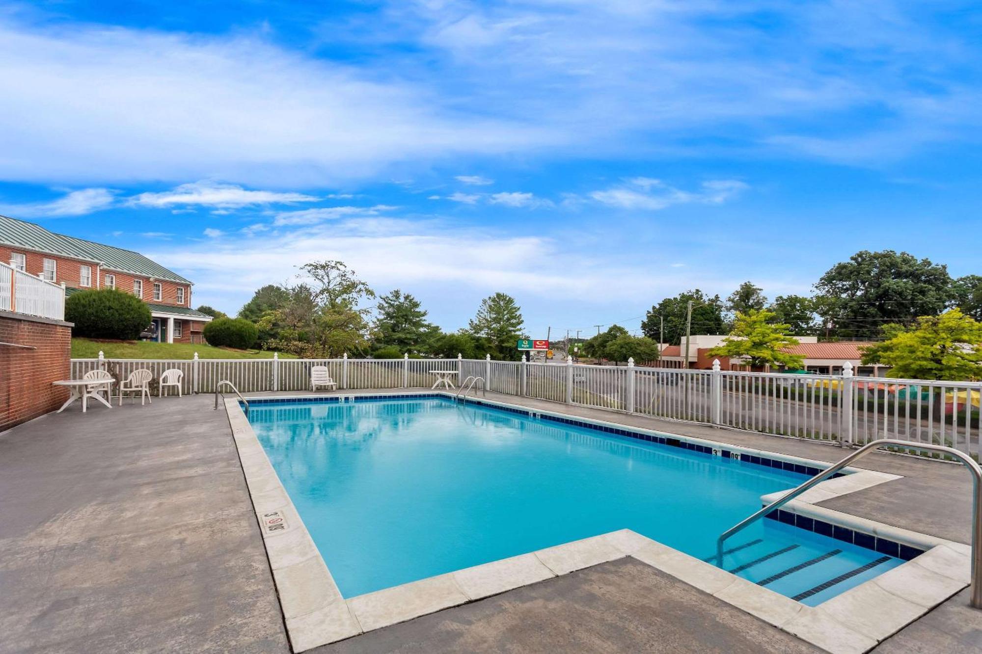 Econo Lodge Waynesboro - Skyline Drive Esterno foto